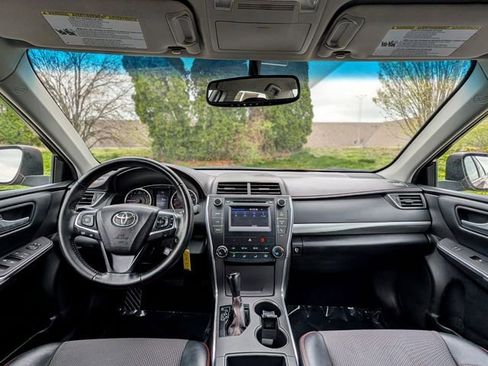 Used 2016 Toyota Camry SE FWD image 13