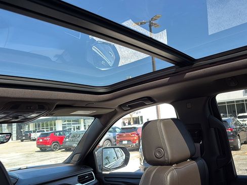 Used 2022 GMC Yukon Denali w/ Denali Premium Package image 17