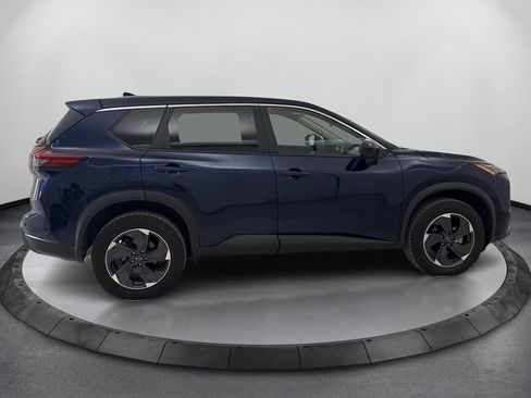 Used 2025 Nissan Rogue SV AWD/4WD image 4