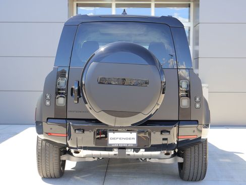 New 2026 Land Rover Defender 110 X-Dynamic SE image 7