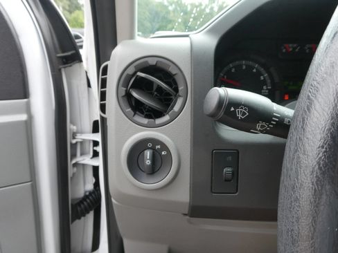 Used 2012 Ford E-350 and Econoline 350 XLT RWD image 15
