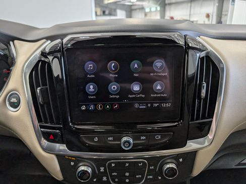 Used 2023 Chevrolet Traverse Premier FWD image 23