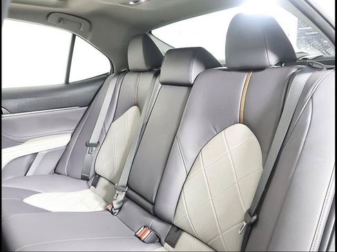 Used 2018 Toyota Camry XLE FWD image 10