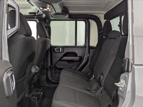 Used 2020 Jeep Gladiator Overland w/ Trailer Tow Package image 17