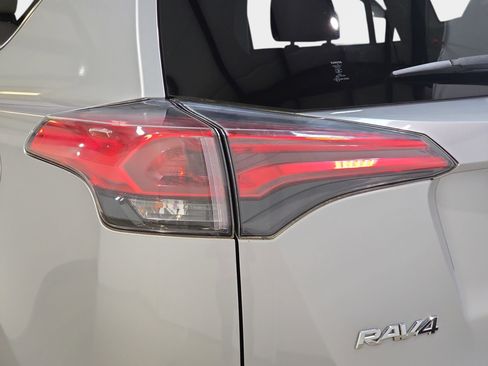 Used 2018 Toyota RAV4 XLE FWD image 32