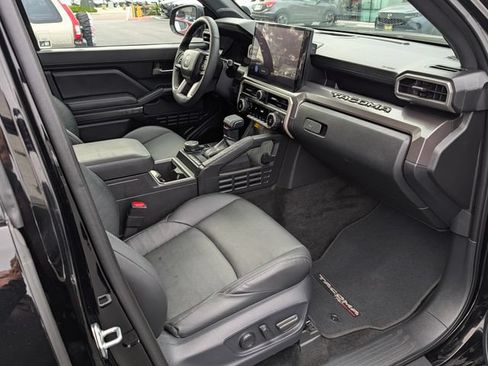 Used 2024 Toyota Tacoma TRD Off-Road w/ TRD Off Road Premium Package AWD/4WD image 9