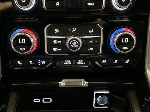 Used 2021 GMC Yukon Denali w/ Advanced Technology Package AWD/4WD image 12