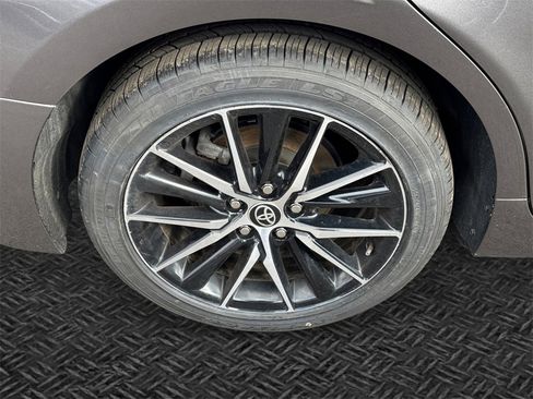 Used 2022 Toyota Camry SE image 12