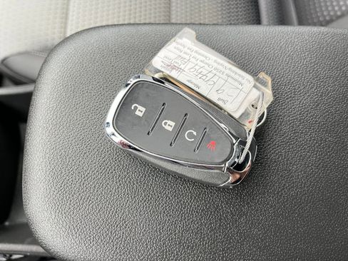 Used 2025 Chevrolet Trax LT w/ LT Convenience Package image 18