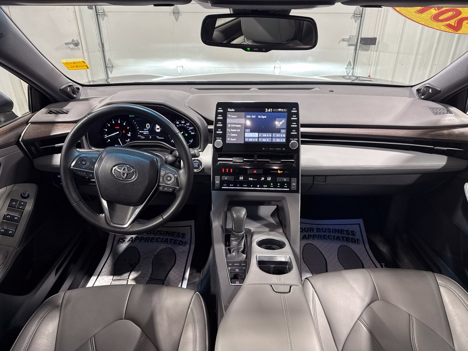 Used 2019 Toyota Avalon XLE w/ Moonroof Package FWD image 18
