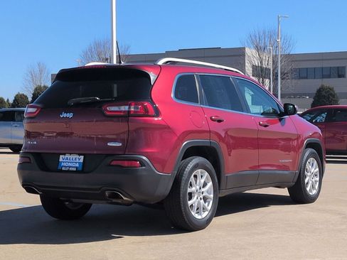 Used 2017 Jeep Cherokee Latitude w/ Cold Weather Group image 6