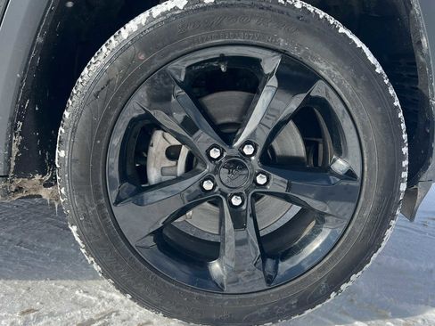 Used 2024 Jeep Grand Cherokee L Limited w/ Black Appearance Package image 6