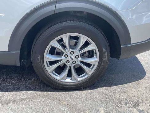 Used 2024 Ford Explorer XLT w/ Equipment Group 202A RWD image 13