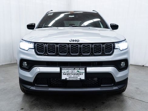 Used 2026 Jeep Compass Latitude image 2