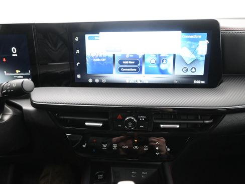 New 2026 Nissan Kicks SR w/ SR Premium Package FWD image 15