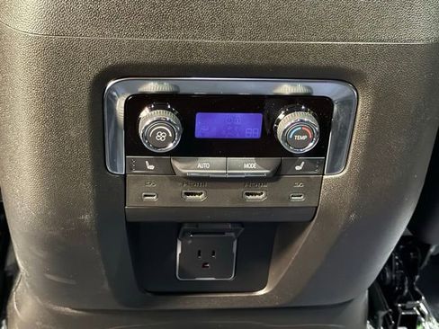 Used 2025 Chevrolet Tahoe High Country AWD/4WD image 36