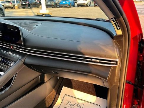 Used 2024 Hyundai Elantra Limited image 21