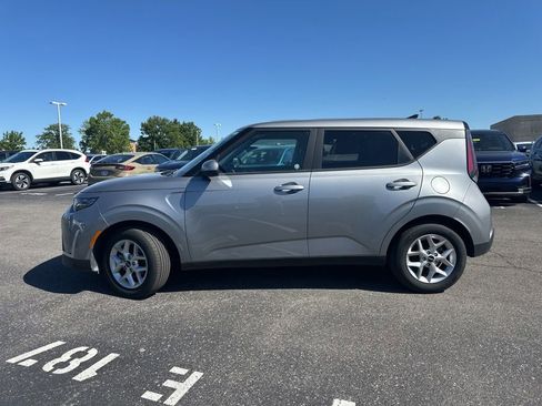 Used 2025 Kia Soul LX w/ LX Technology Package FWD image 6