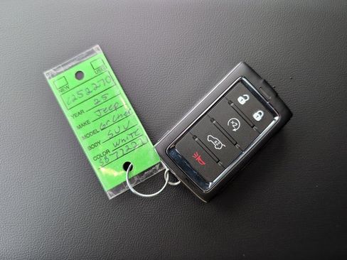 New 2025 Jeep Grand Cherokee L Laredo image 69