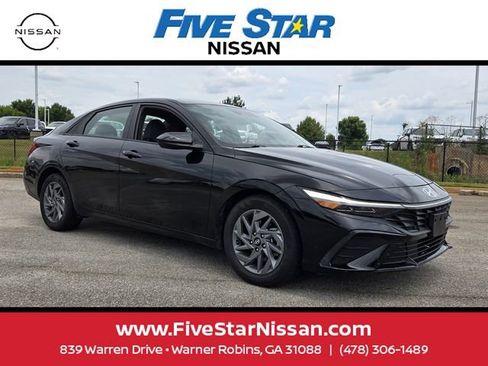 Used 2024 Hyundai Elantra SEL FWD image 1