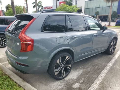 Used 2022 Volvo XC90 T8 R-Design w/ Advanced Package AWD/4WD image 4