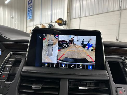 Used 2023 Chevrolet Tahoe High Country AWD/4WD image 16
