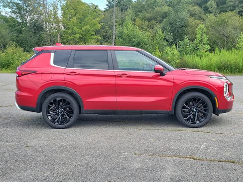 Used 2023 Mitsubishi Outlander SE AWD/4WD image 4