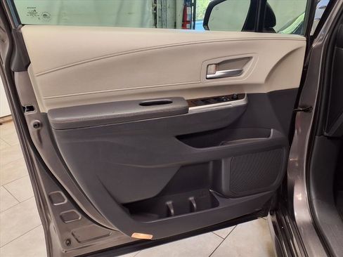 Certified 2021 Toyota Sienna XLE image 27