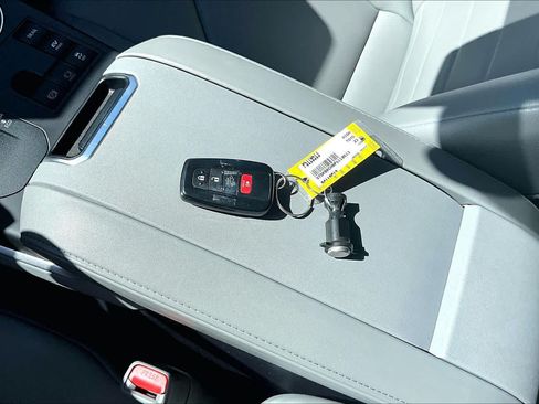 Used 2023 Toyota Highlander XLE AWD/4WD image 14