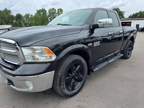 Used 2018 RAM 1500 SLT AWD/4WD image 9
