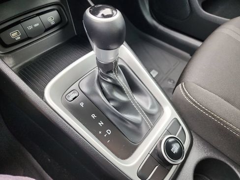 Used 2024 Hyundai Venue SEL FWD image 28