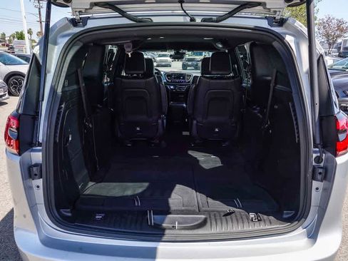 Used 2022 Chrysler Pacifica Touring-L w/ S Appearance Package FWD image 25