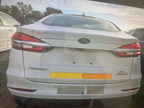 Used 2019 Ford Fusion SE FWD image 12
