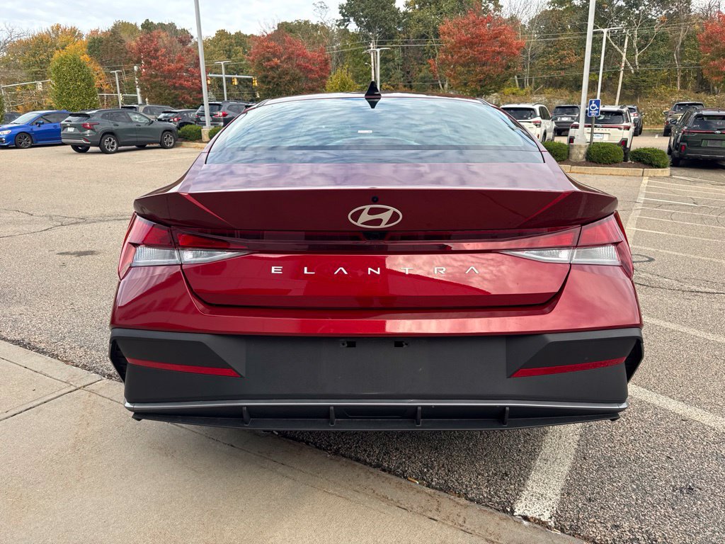 Used 2024 Hyundai Elantra SEL FWD image 7