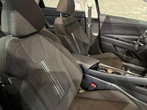 Used 2025 Hyundai Elantra SEL image 32