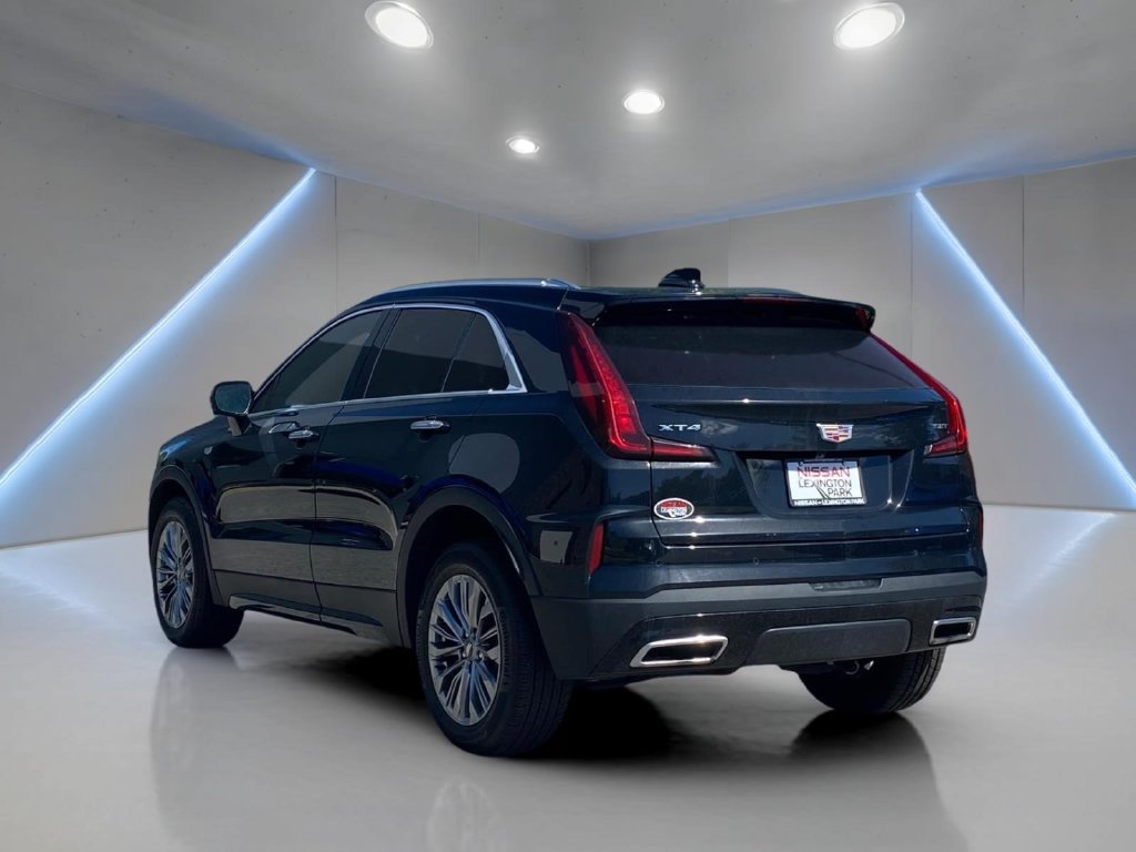 Used 2025 Cadillac XT4 Premium Luxury FWD image 5