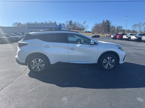 Used 2023 Nissan Murano SV image 2