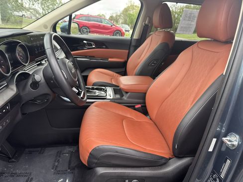 Used 2022 Kia Carnival SX image 6