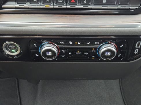 Used 2024 GMC Sierra 1500 SLT image 17