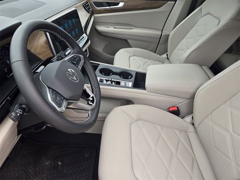 New 2026 Volkswagen Atlas SE image 10
