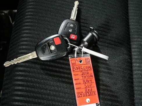 Used 2016 Toyota RAV4 LE w/ Cargo Management Package FWD image 34