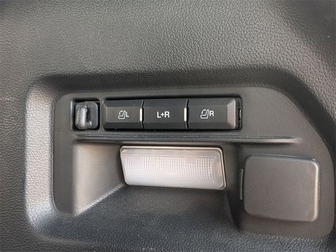 Used 2022 Ford Explorer Limited w/ Equipment Group 301A image 7