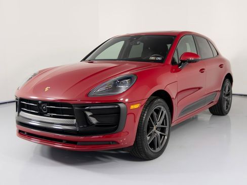 Certified 2025 Porsche Macan Turbo image 1