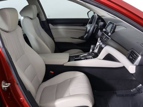 Used 2018 Honda Accord Touring image 17