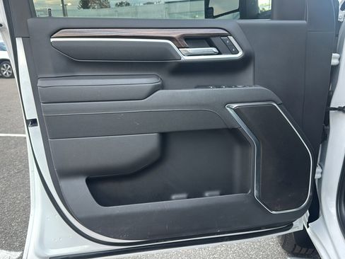 Used 2025 Chevrolet Silverado 2500 LT w/ Convenience Package image 14