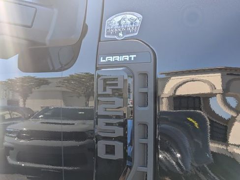 Used 2024 Ford F250 Lariat w/ Lariat Ultimate Package AWD/4WD image 12