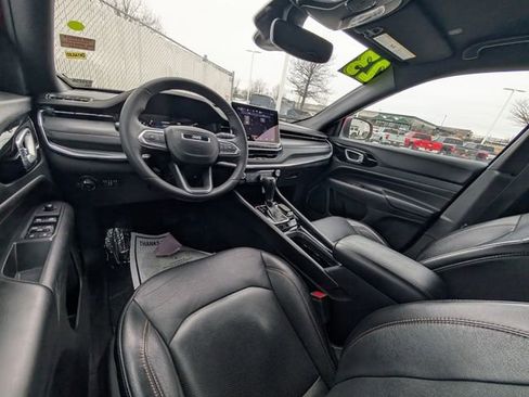 Used 2023 Jeep Compass Limited image 8