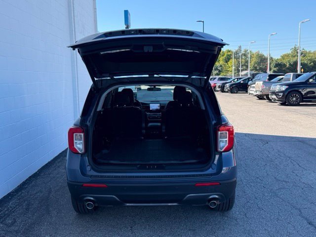 Used 2021 Ford Explorer XLT w/ Equipment Group 202A AWD/4WD image 11