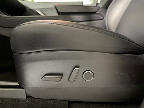 Used 2022 Tesla Model Y Long Range AWD/4WD image 16
