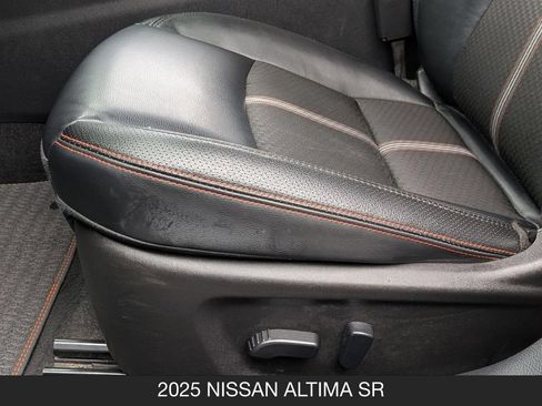 Used 2025 Nissan Altima 2.5 SR FWD image 15